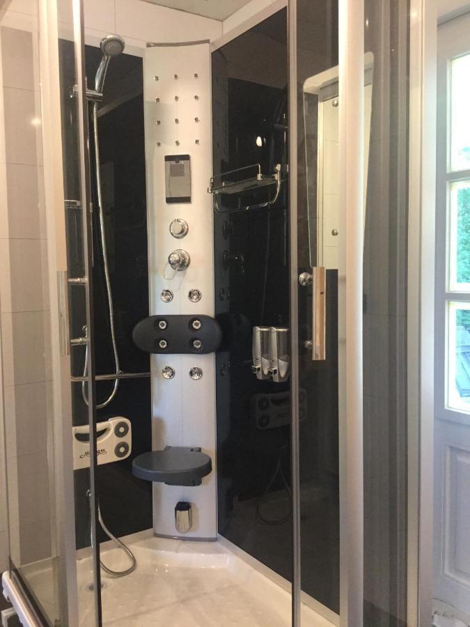 Bed And Breakfast De Haen - Prive-Appartementen Van 43 Of 60 M2 Met Tweepersoons Bubbelbad - Finse Sauna - In Westvleugel Van Luxe Villa Oss Luaran gambar